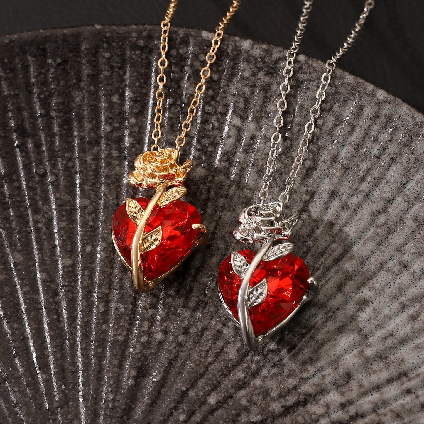 Punk Rose Love Necklace Fashion Personality Heart-shaped
