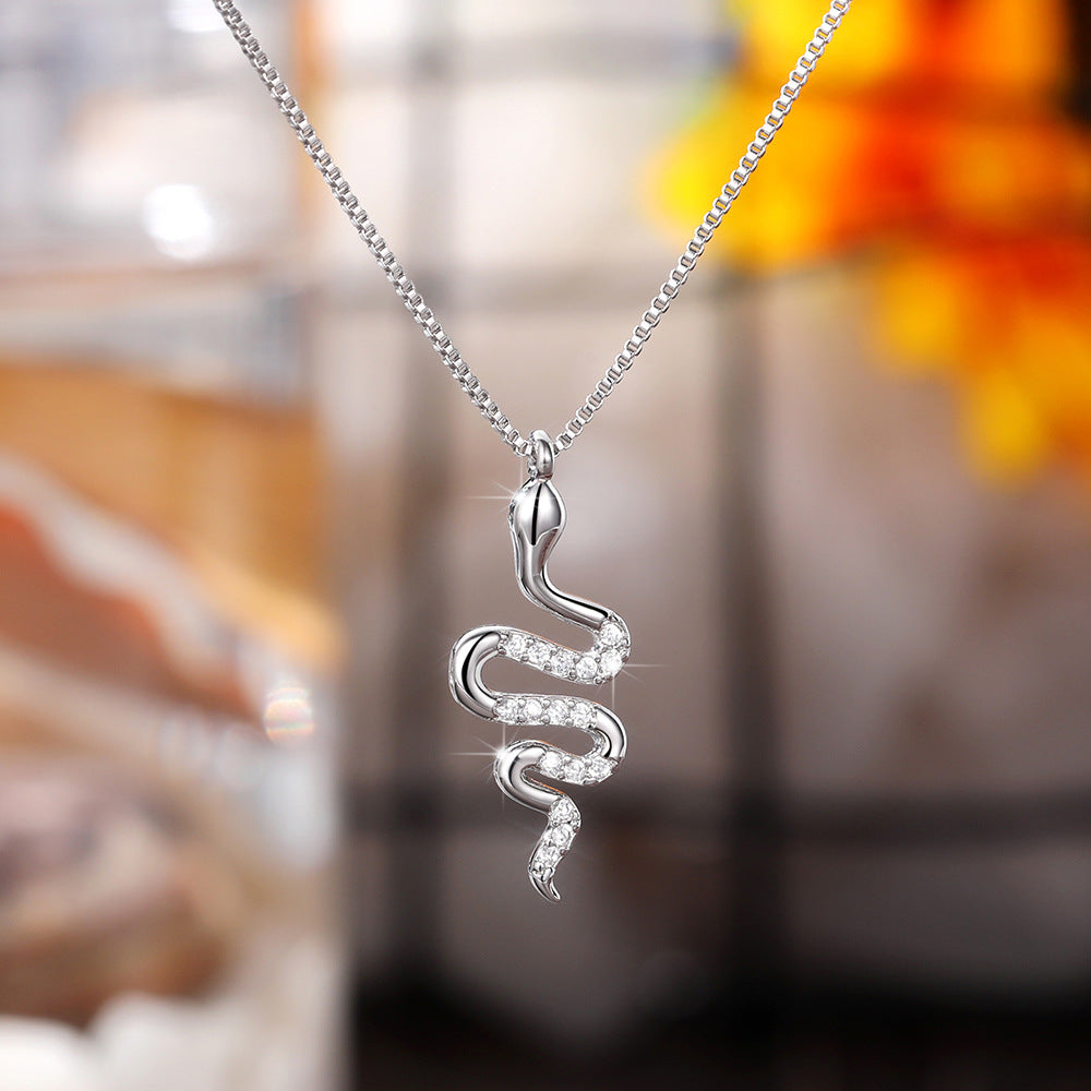 Fashion Lady Snake Pendant Necklace With Dazzling Zirconia Stylish