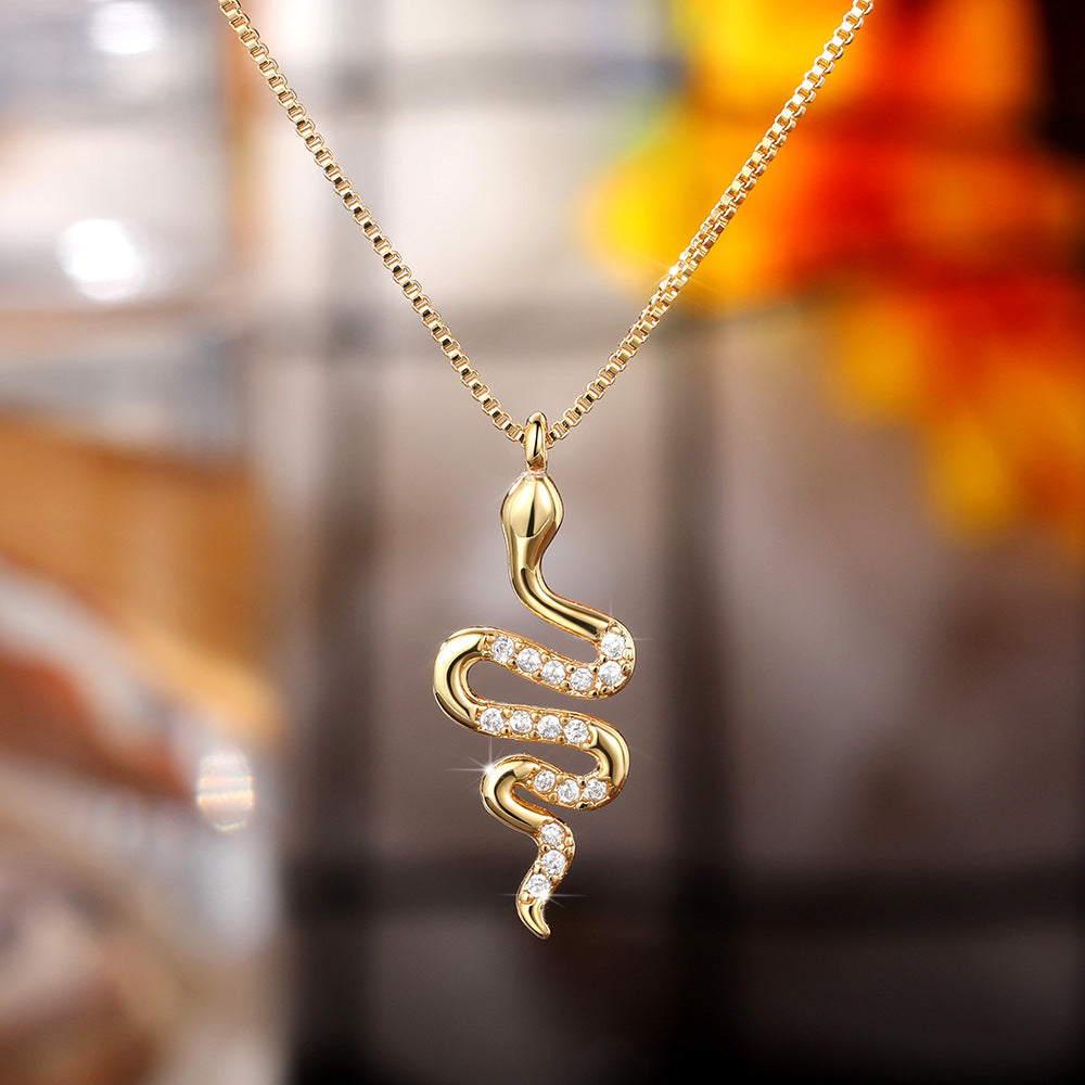 Fashion Lady Snake Pendant Necklace With Dazzling Zirconia Stylish