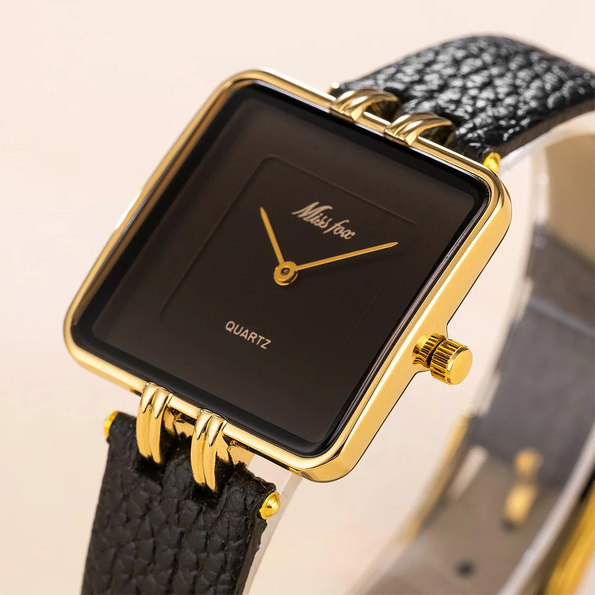 New Fashion Watch Women Casual Leather Strap Quartz