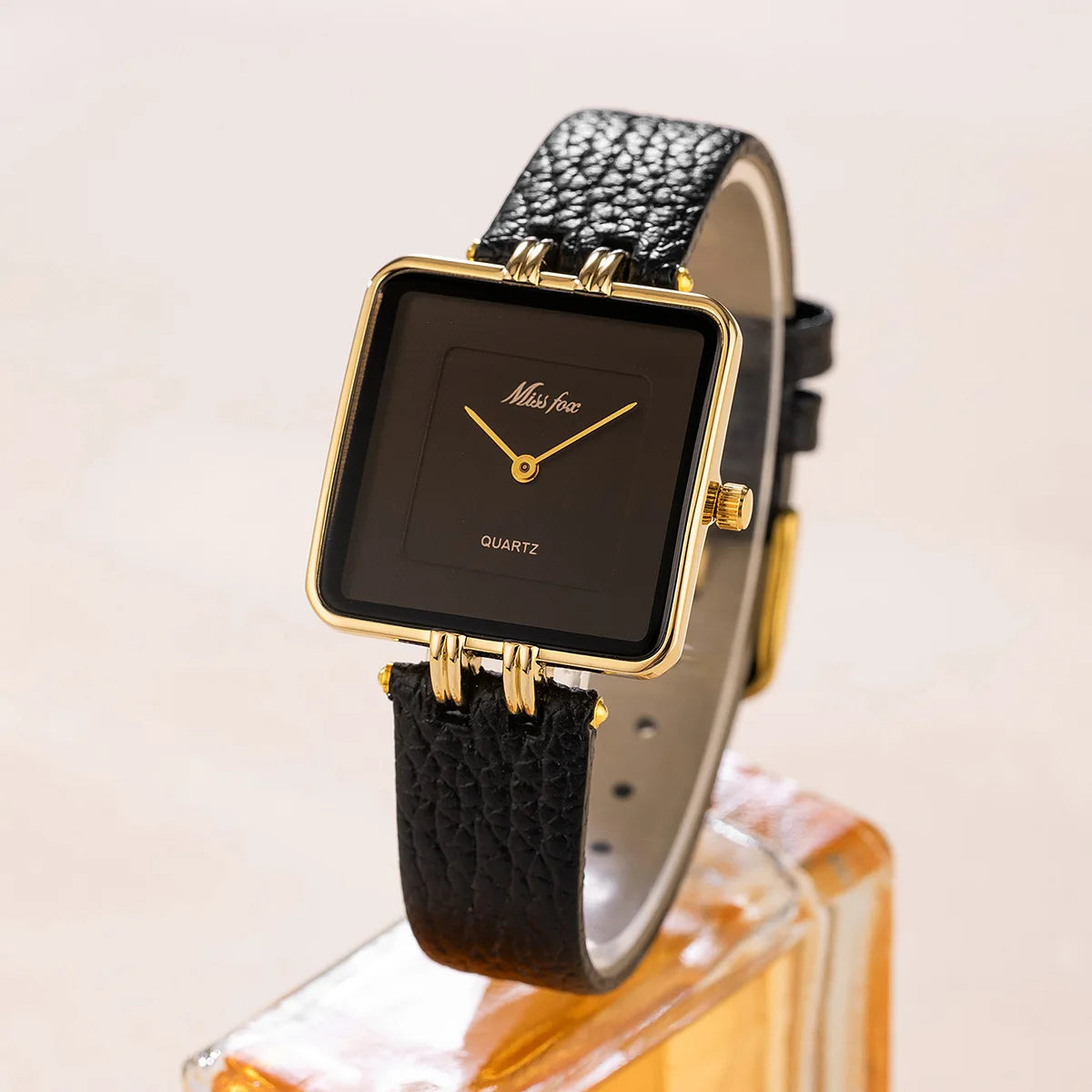 New Fashion Watch Women Casual Leather Strap Quartz