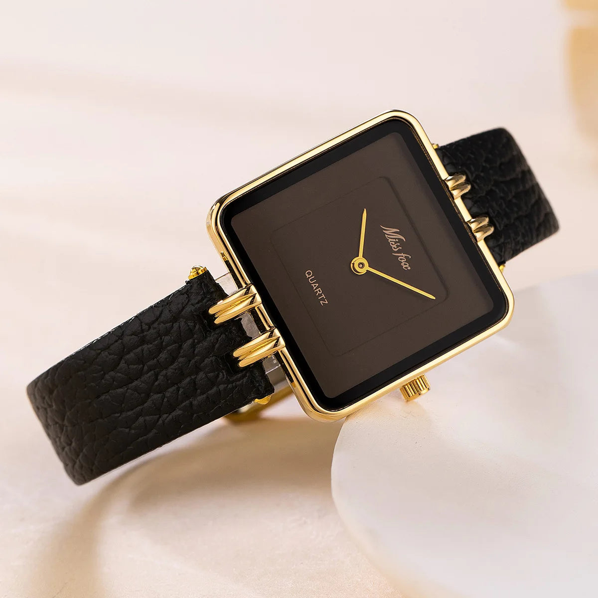 New Fashion Watch Women Casual Leather Strap Quartz