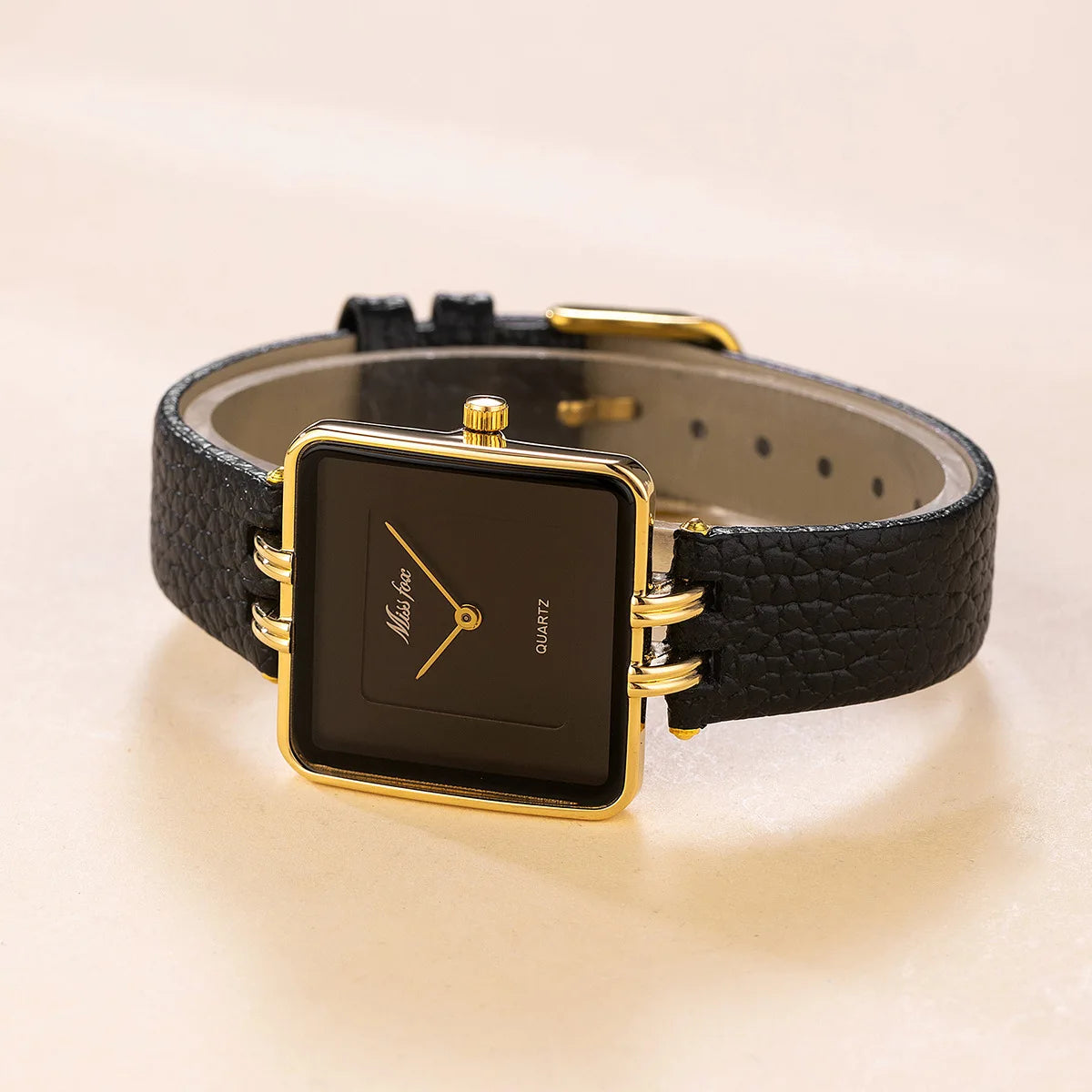 New Fashion Watch Women Casual Leather Strap Quartz