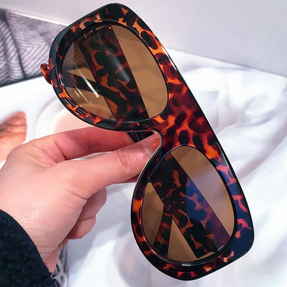 Vintage thick frame stripe oval sunglasses for women