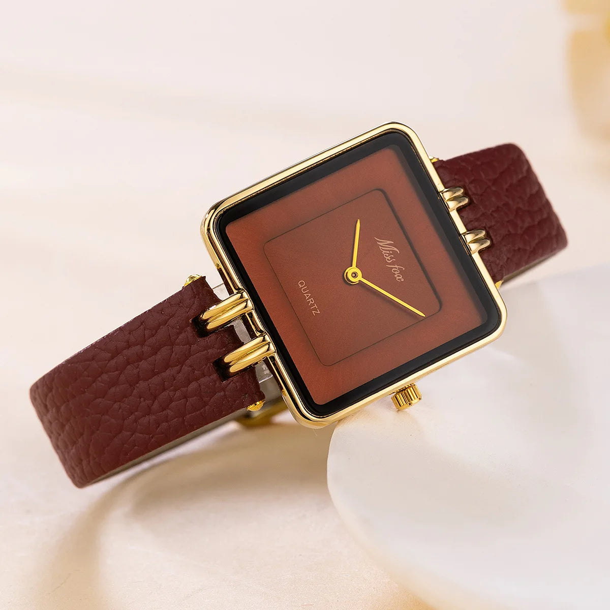New Fashion Watch Women Casual Leather Strap Quartz