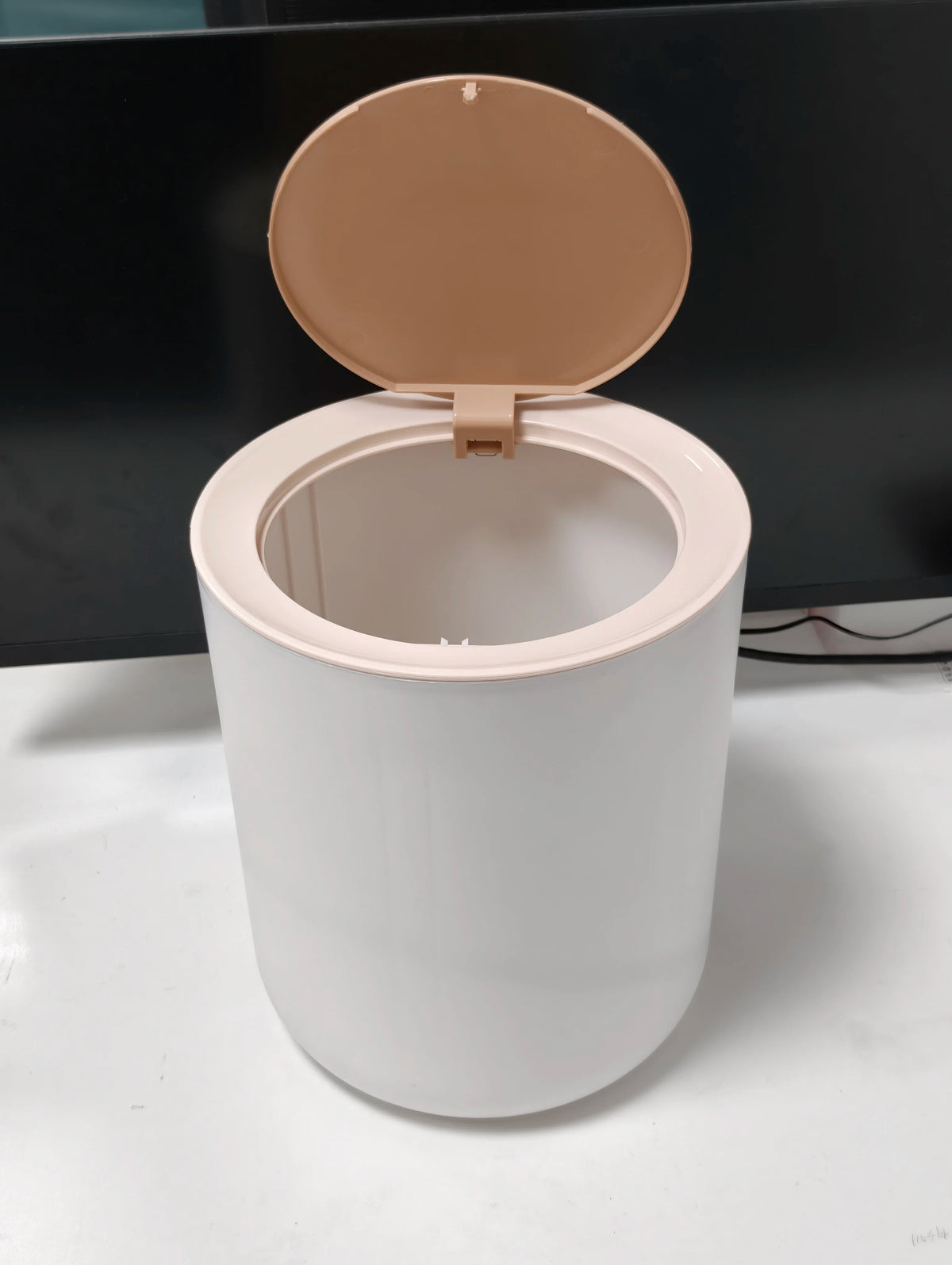 7L Round Imitation Wood Grain Trash Can Press Type Garbage