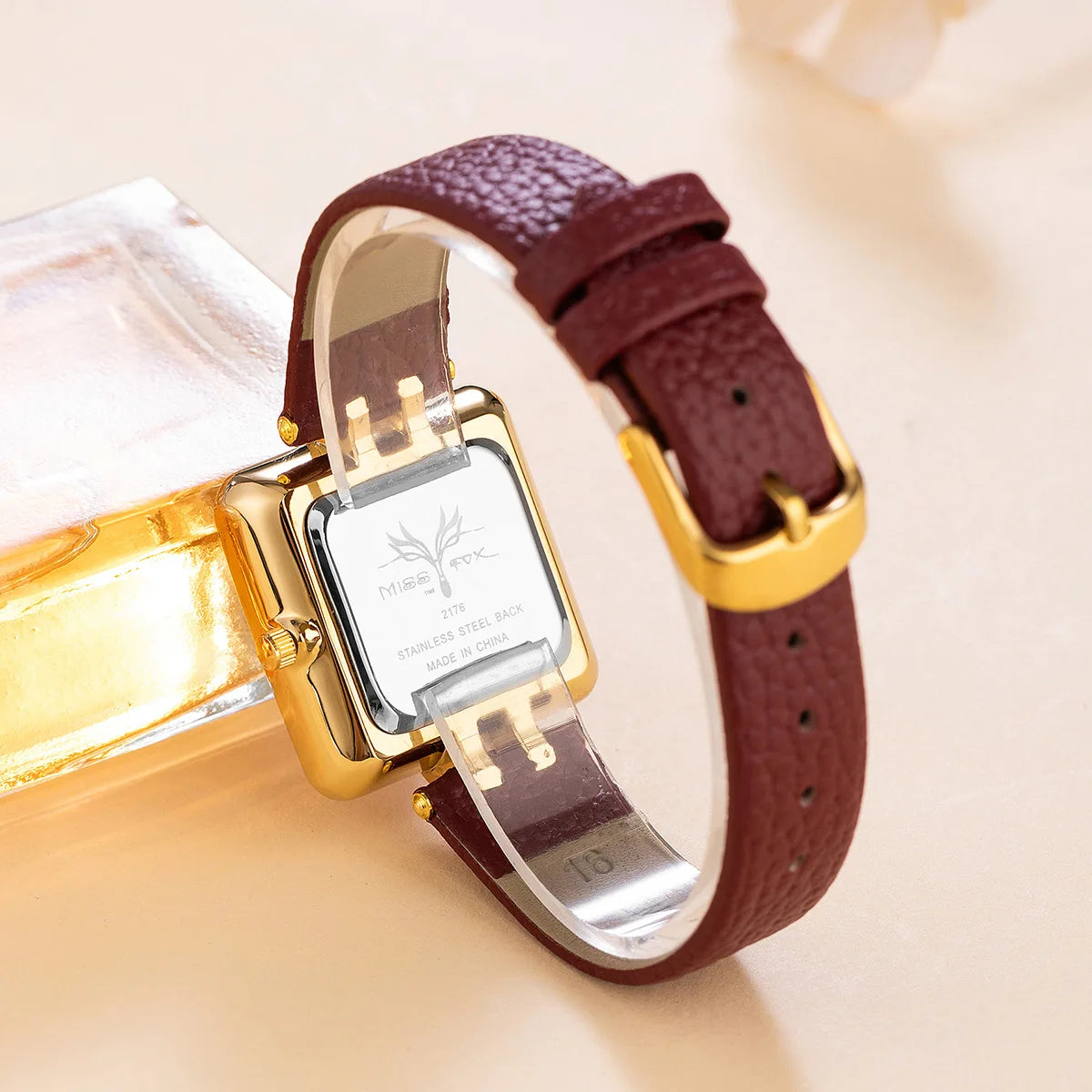 New Fashion Watch Women Casual Leather Strap Quartz