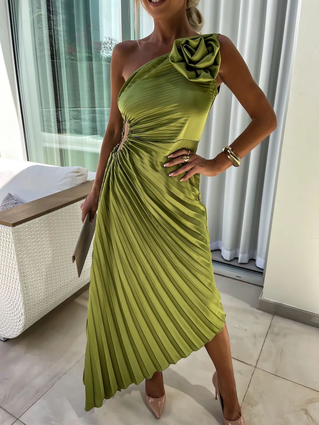 Ins Pleated One-shoulder Dress With Big Rose Flower