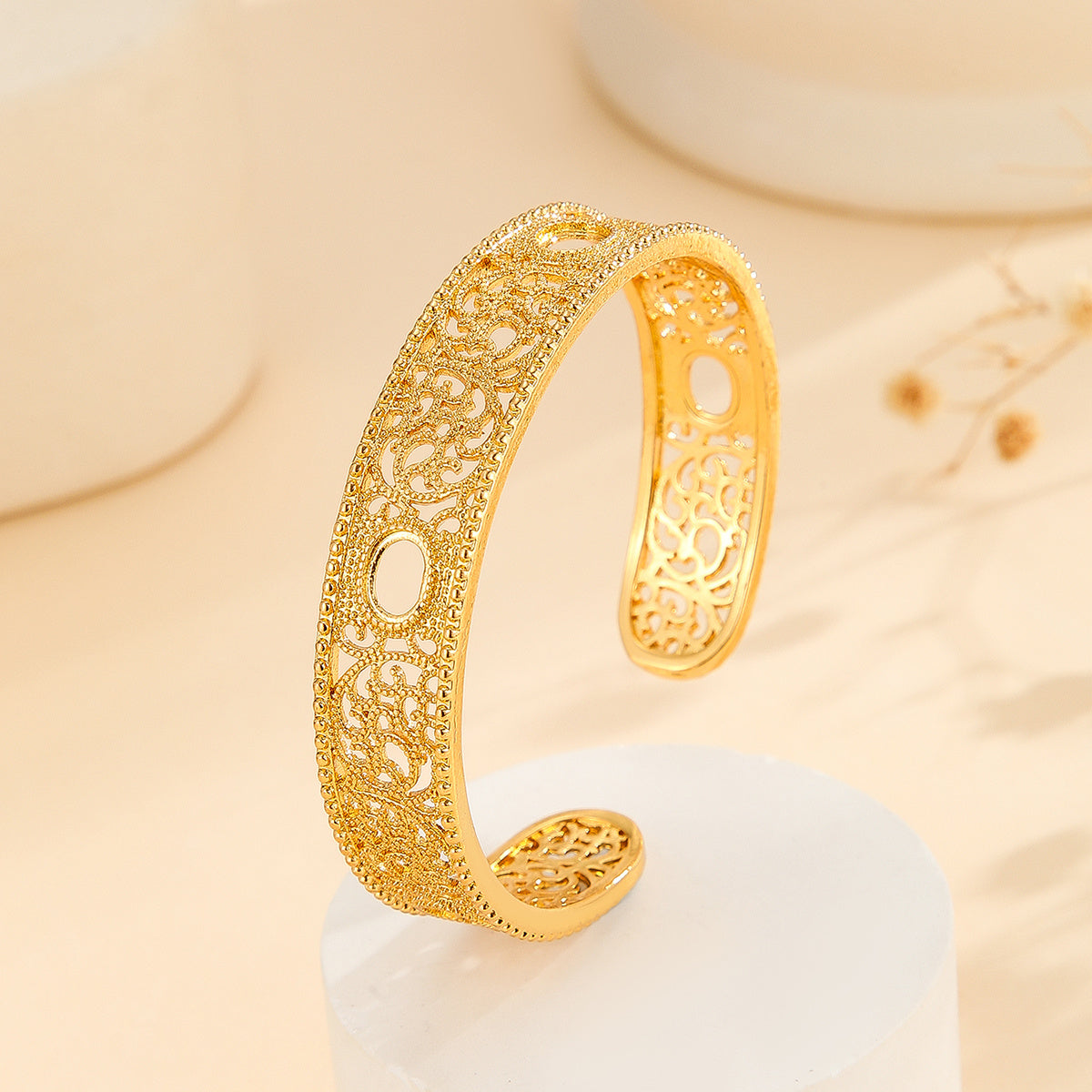 1 piece Luxury Style Gold Bracelet Hollowed Out Lace