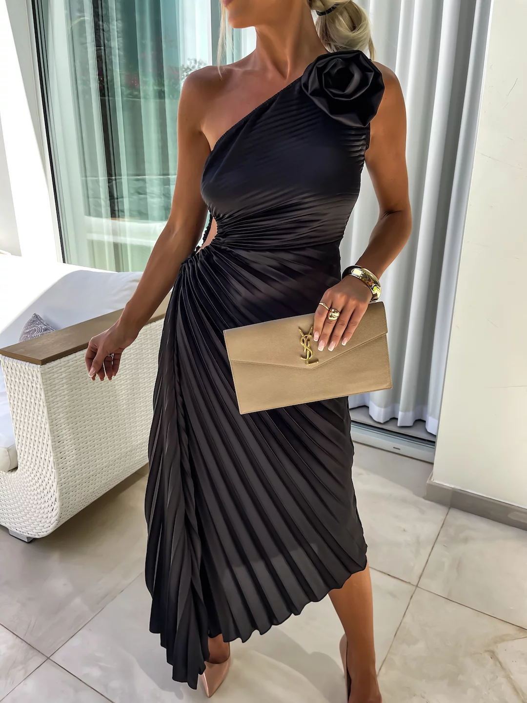 Ins Pleated One-shoulder Dress With Big Rose Flower