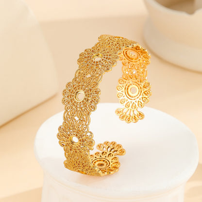 1 piece Luxury Style Gold Bracelet Hollowed Out Lace
