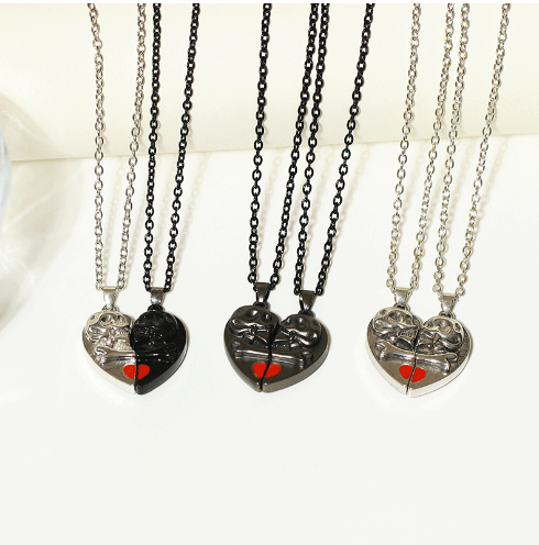 Punk Retro Skull Pendant Halloween Necklace Heart-shaped