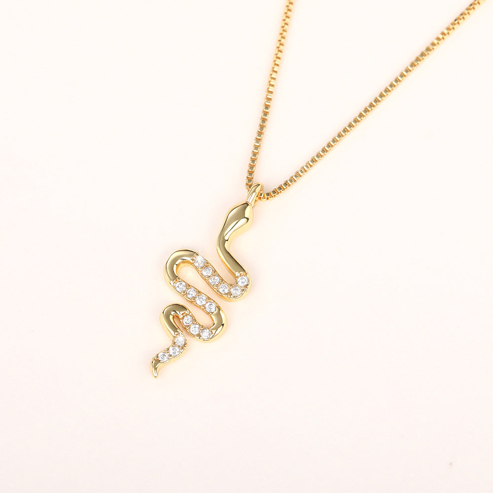 Fashion Lady Snake Pendant Necklace With Dazzling Zirconia Stylish