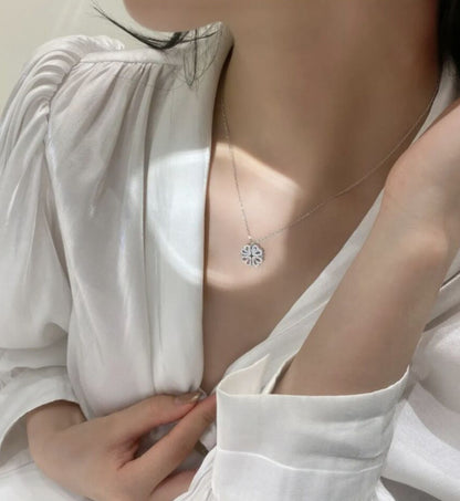Retro Magnetic Folding Heart Shaped Four Leaf Clover Pendant Necklace Women Love